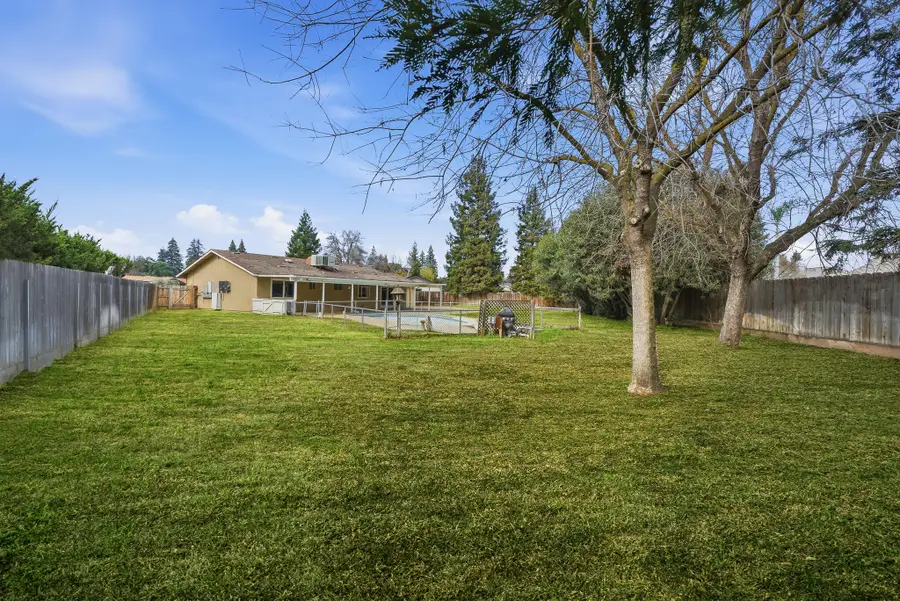 1219 E Feemster Avenue, Visalia, CA 93292 - Image #2