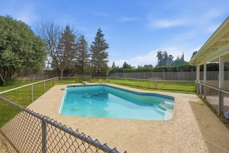 1219 E Feemster Avenue, Visalia, CA 93292 - Image #3