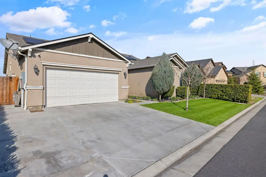 3430 Spring Sails Avenue, Tulare, CA 93274 - #2