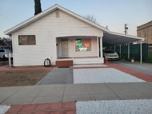 340 N K Street, Dinuba, CA 93618 - #2