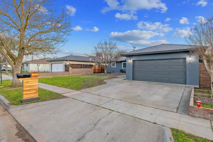 697 E Scott Avenue, Fresno, CA 93710 - #2
