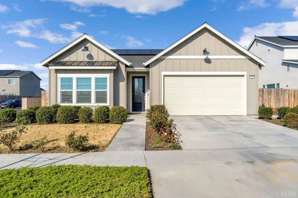 102 E Tyler Avenue, Visalia, CA 93291 - #1