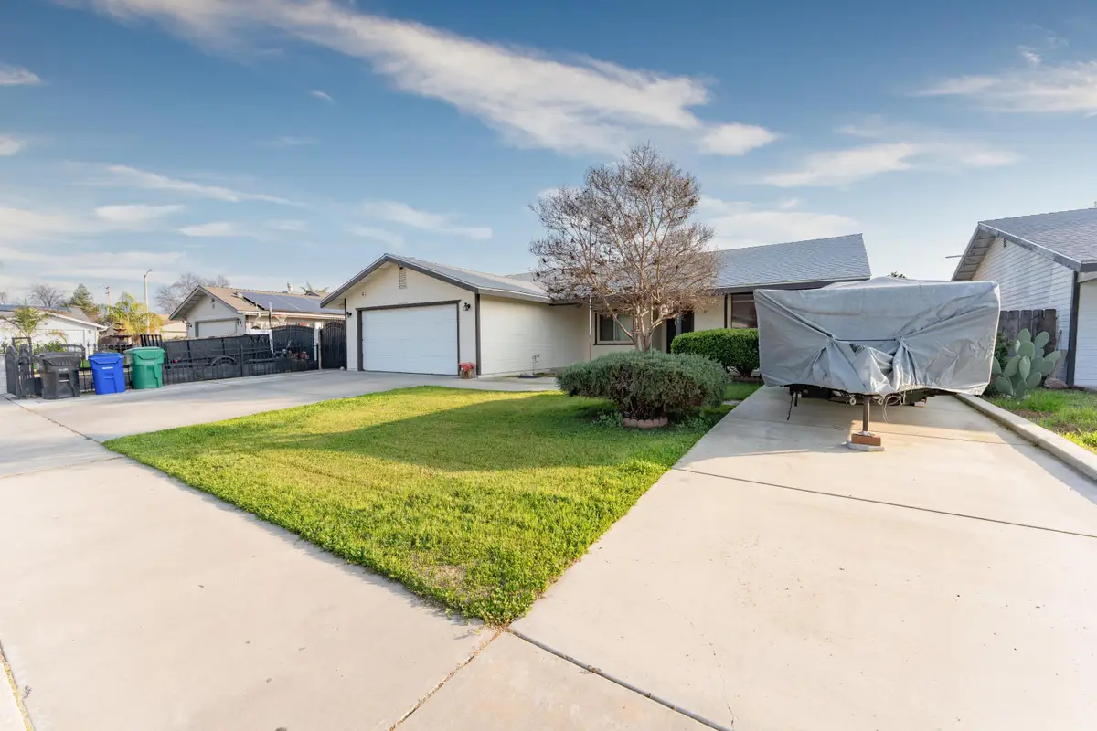 1253 W Jean Avenue, Porterville, CA 93257 - #1
