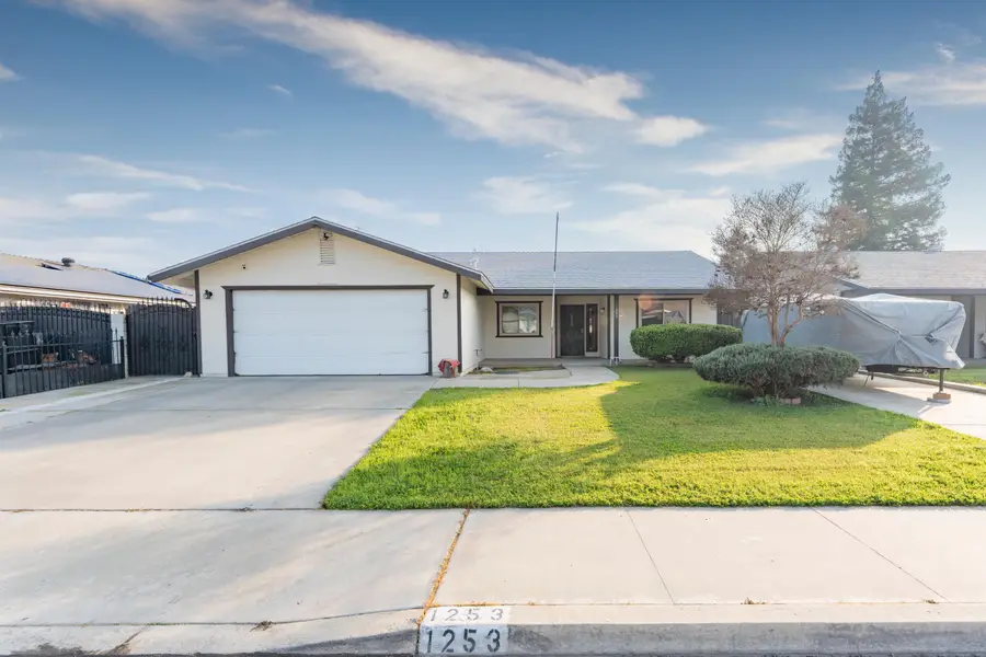 1253 W Jean Avenue, Porterville, CA 93257 - #2