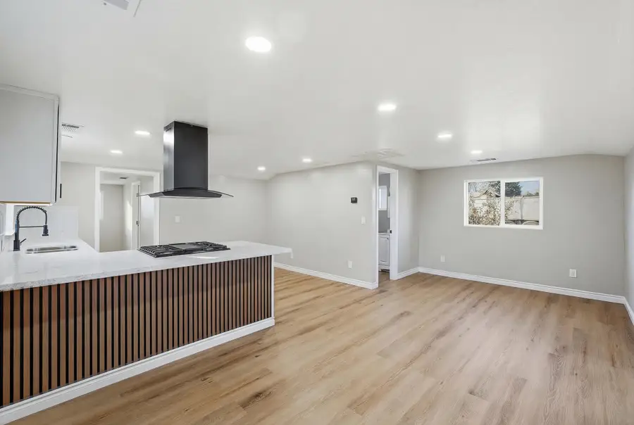 497 N Oakview Avenue, Farmersville, CA 93223 - #2