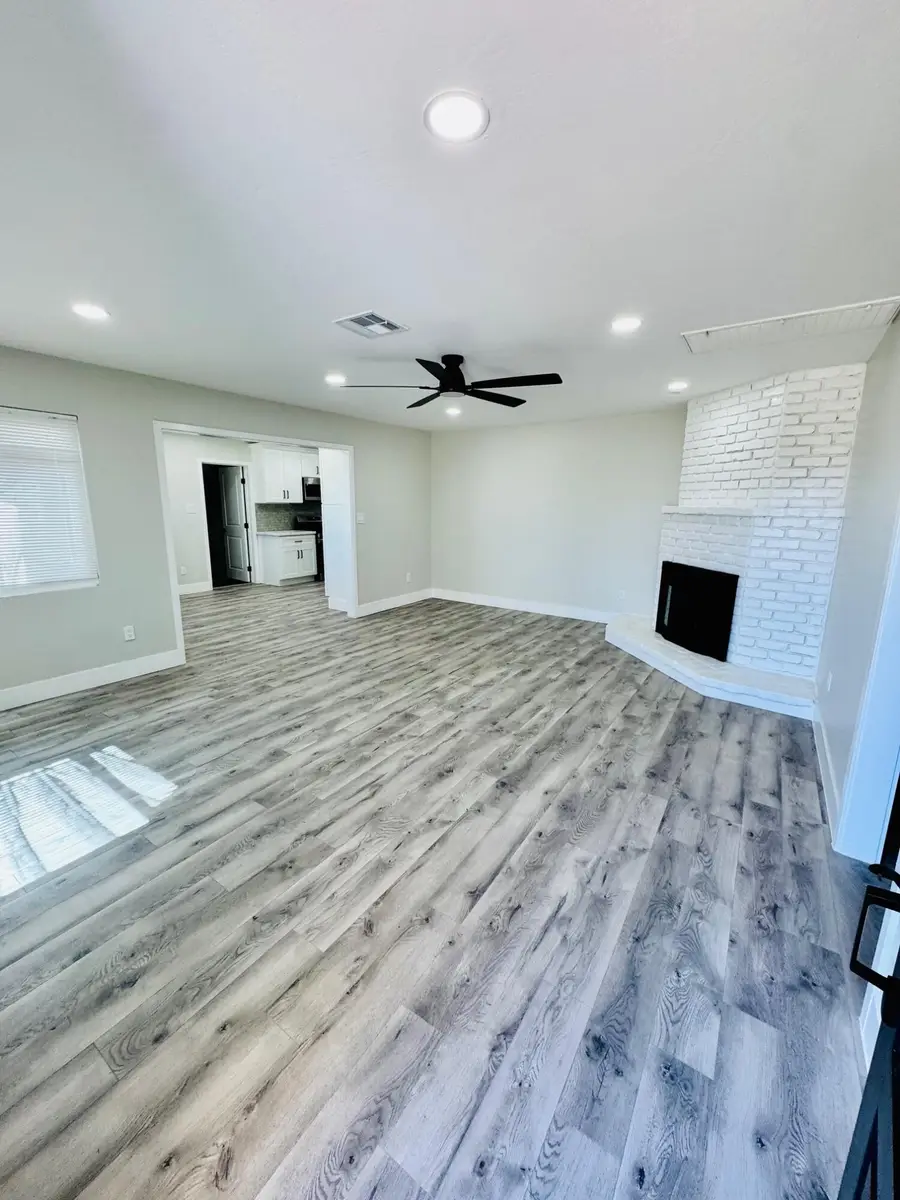 7900 Whirlaway Street, Bakersfield, CA 93307 - Image #3