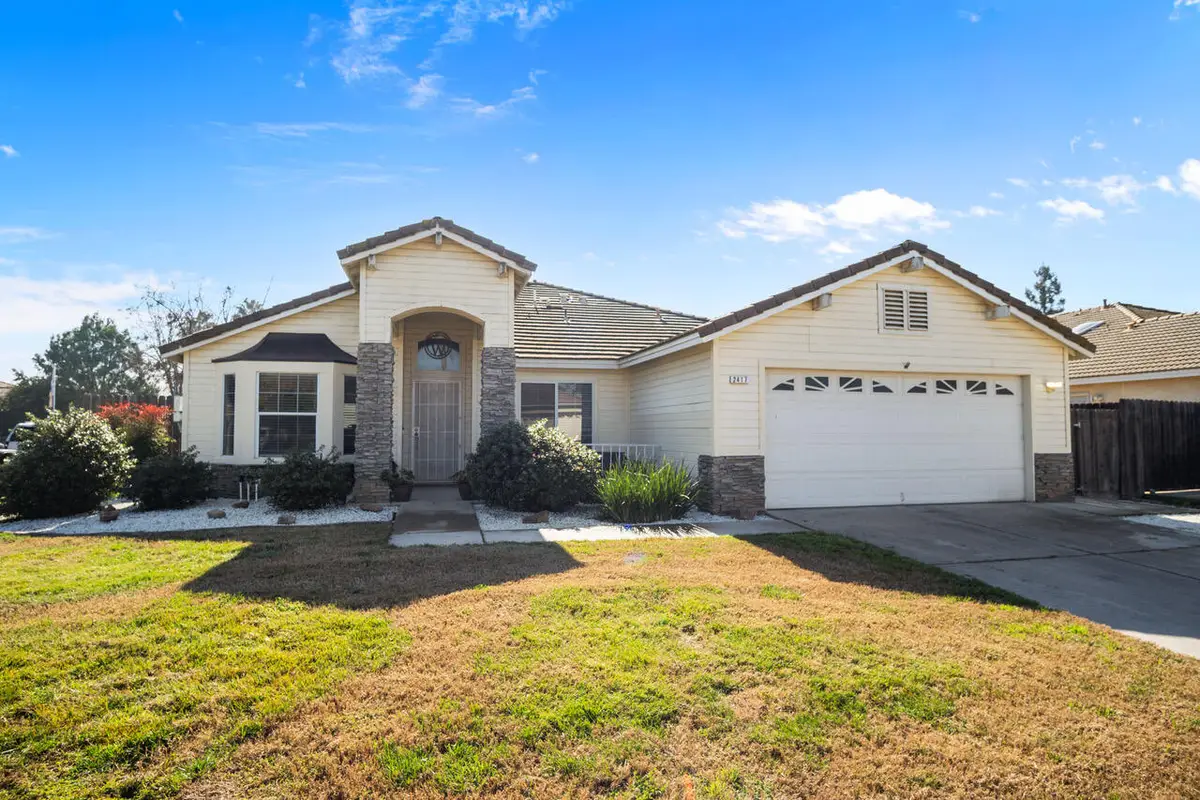 2417 E Omaha Avenue, Fresno, CA 93720 - Image #1