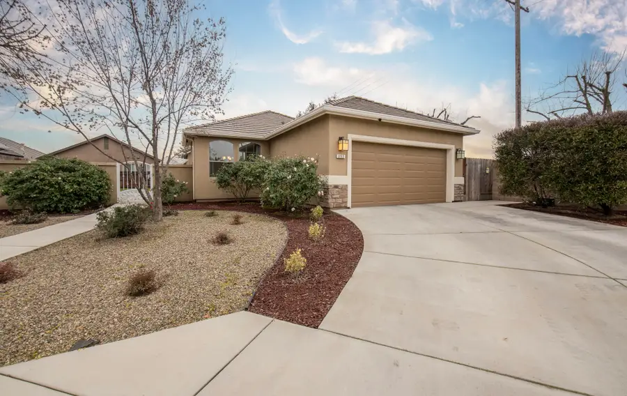 352 S Wind Court, Visalia, CA 93292 - #2