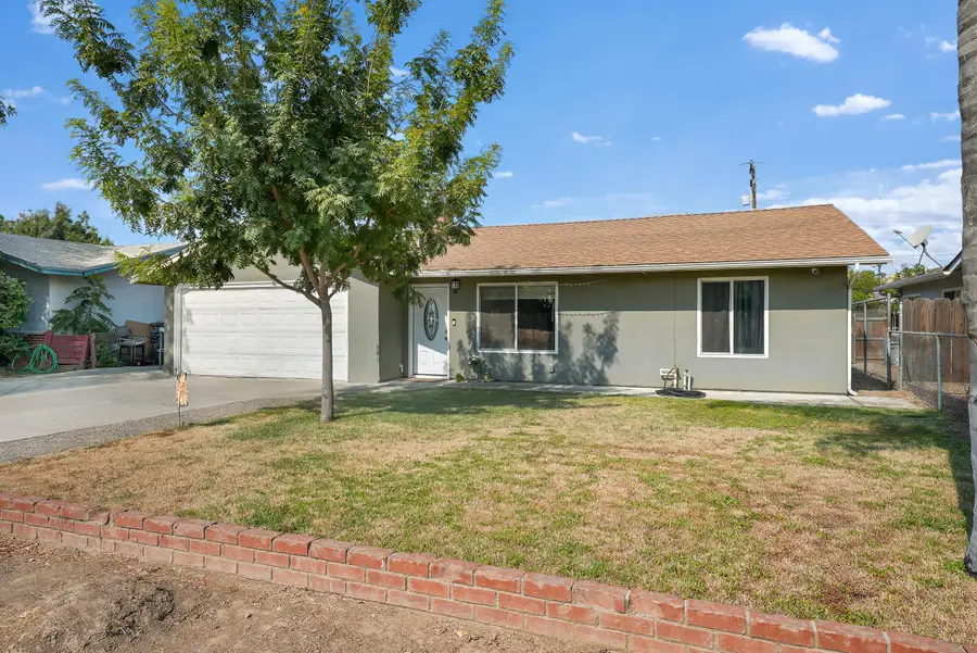 1061 Laurel Avenue, Lindsay, CA 93247 - #2