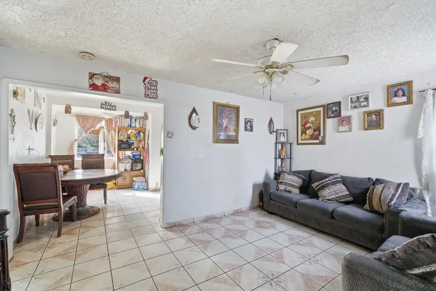 416 E Mariposa Street, Avenal, CA 93204 - #3