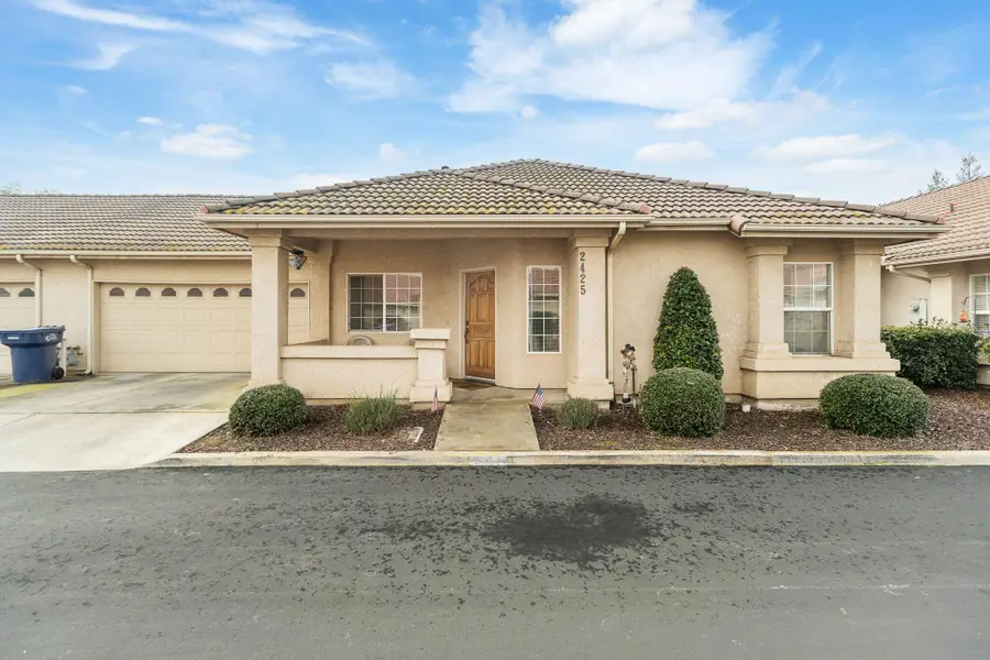 2425 Capitol Court, Tulare, CA 93274 - #2