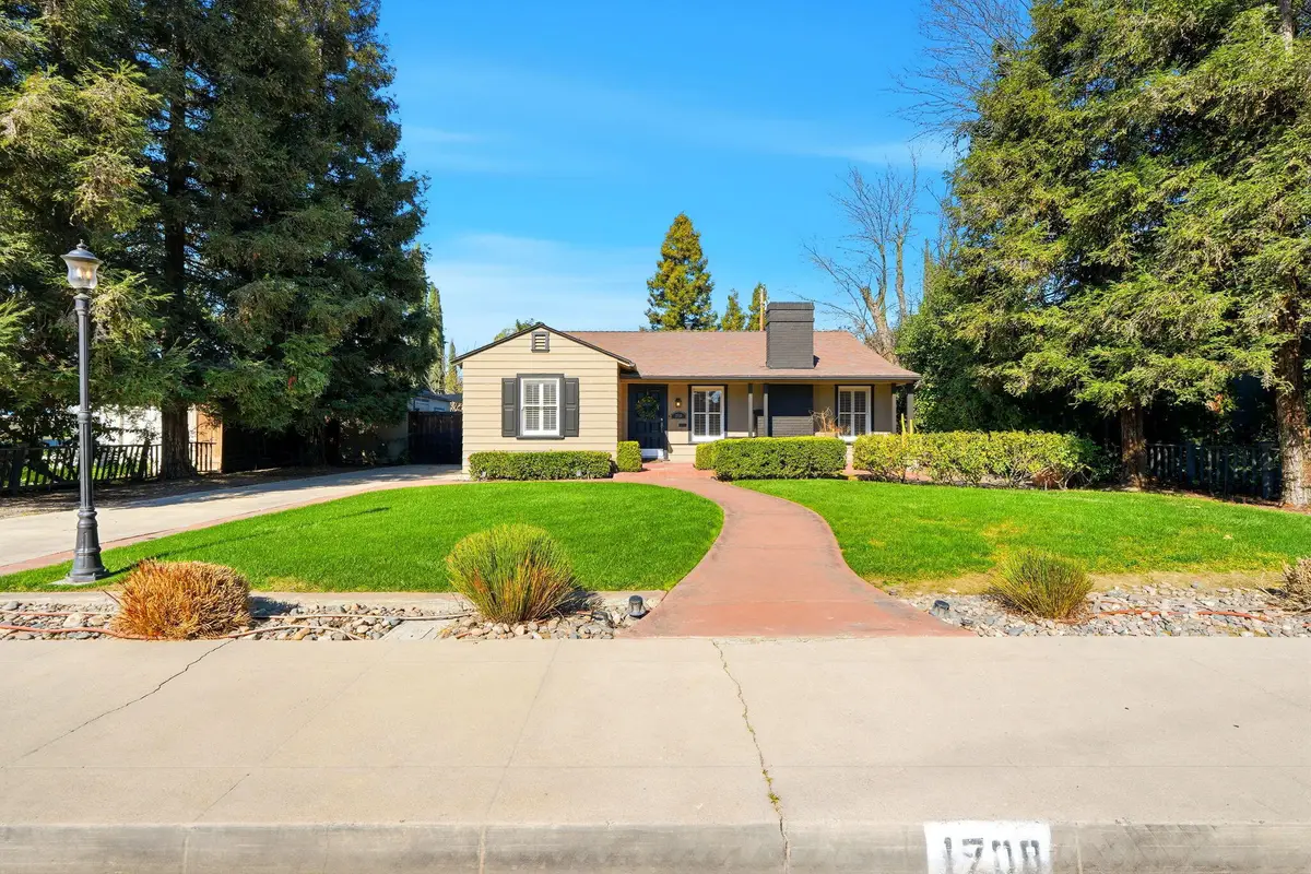 1708 W Myrtle Avenue, Visalia, CA 93277 - #1
