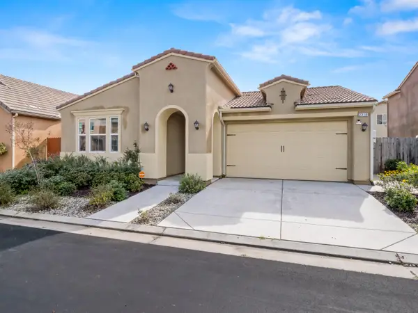 2318 Lombard Lane, Clovis, CA 93611