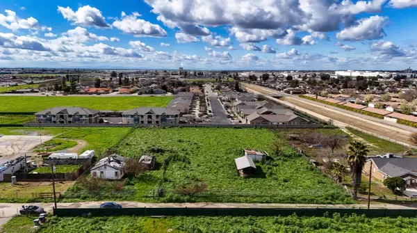 1686 E Foster Drive #H, Tulare, CA 93274