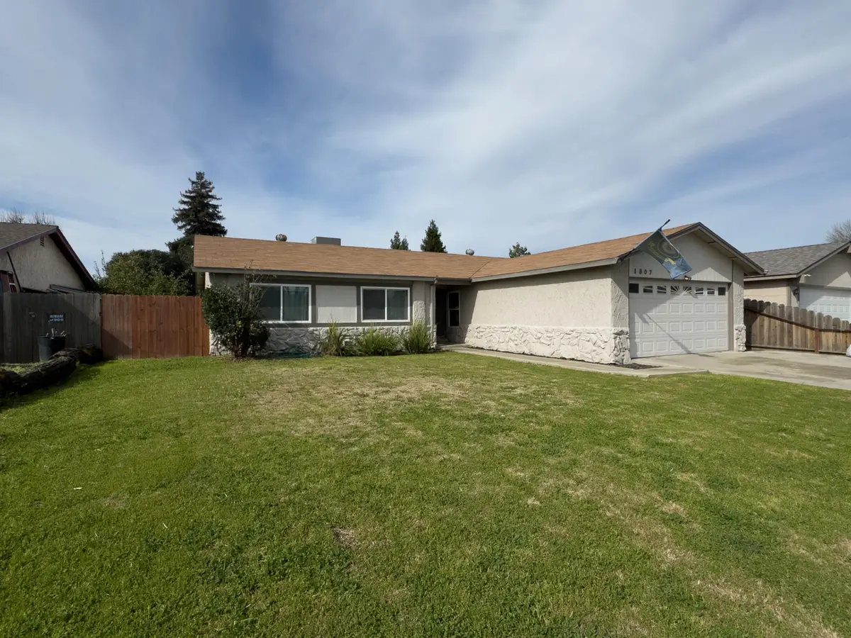 1807 S Kent Street, Visalia, CA 93277 - #1