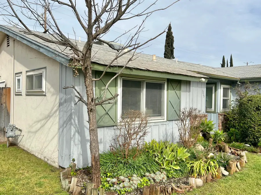3823 E Holland Avenue, Fresno, CA 93726 - #3