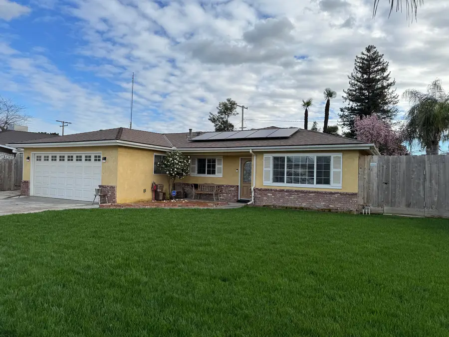 201 E Lois Avenue, Tulare, CA 93274 - #3