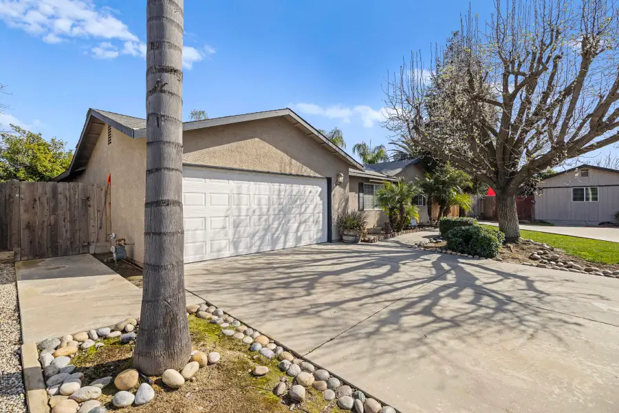 618 Birdsong Court, Exeter, CA 93221 - #2