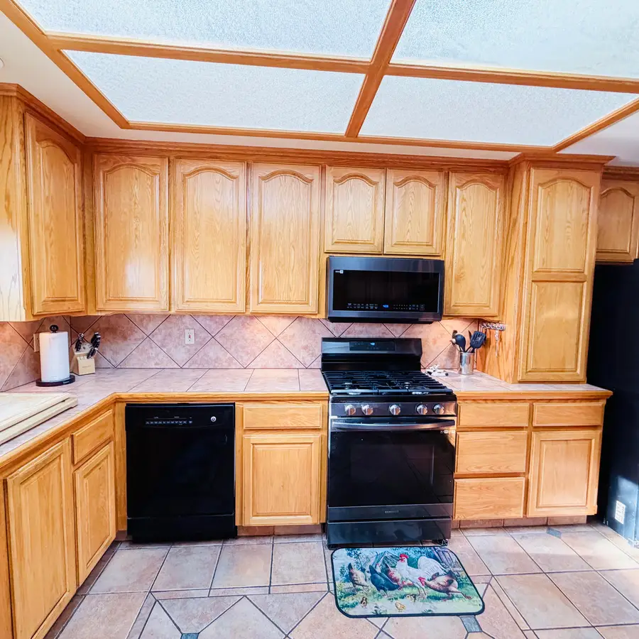 1380 N Highland Drive, Porterville, CA 93257 - #3