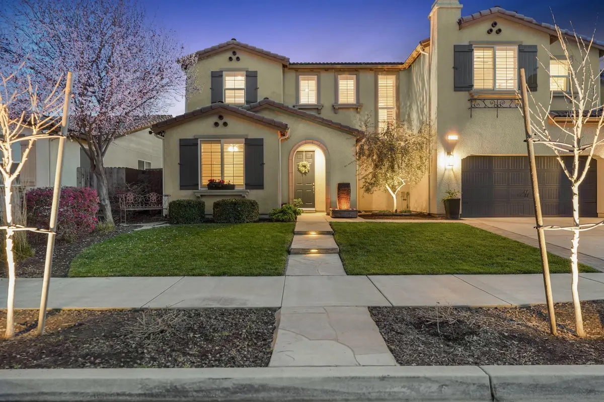 2619 W Connelly Avenue, Visalia, CA 93291 - #1