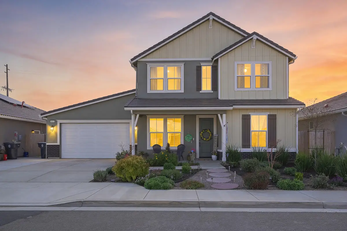 2827 Sand Hills Avenue, Tulare, CA 93274 - #1