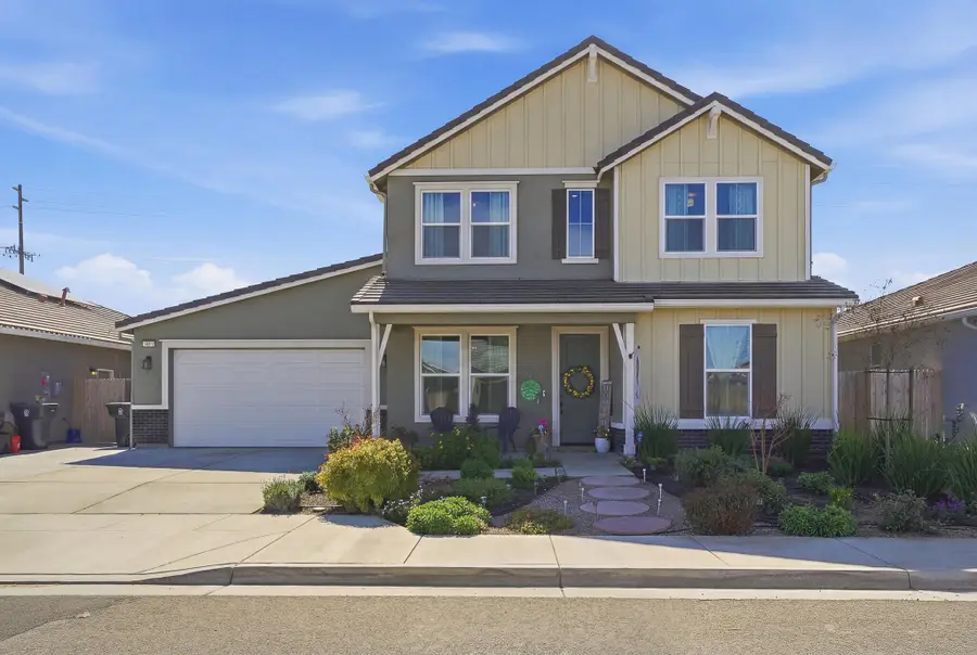 2827 Sand Hills Avenue, Tulare, CA 93274 - #2