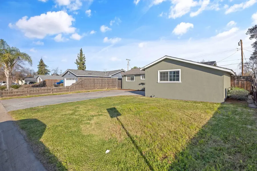 2528 W Howard Avenue, Visalia, CA 93277 - #2