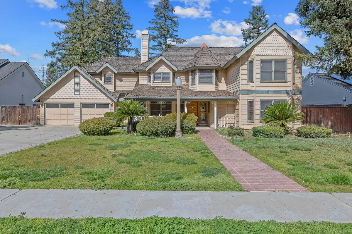 144 E Parkview Avenue, Visalia, CA 93277 - #1