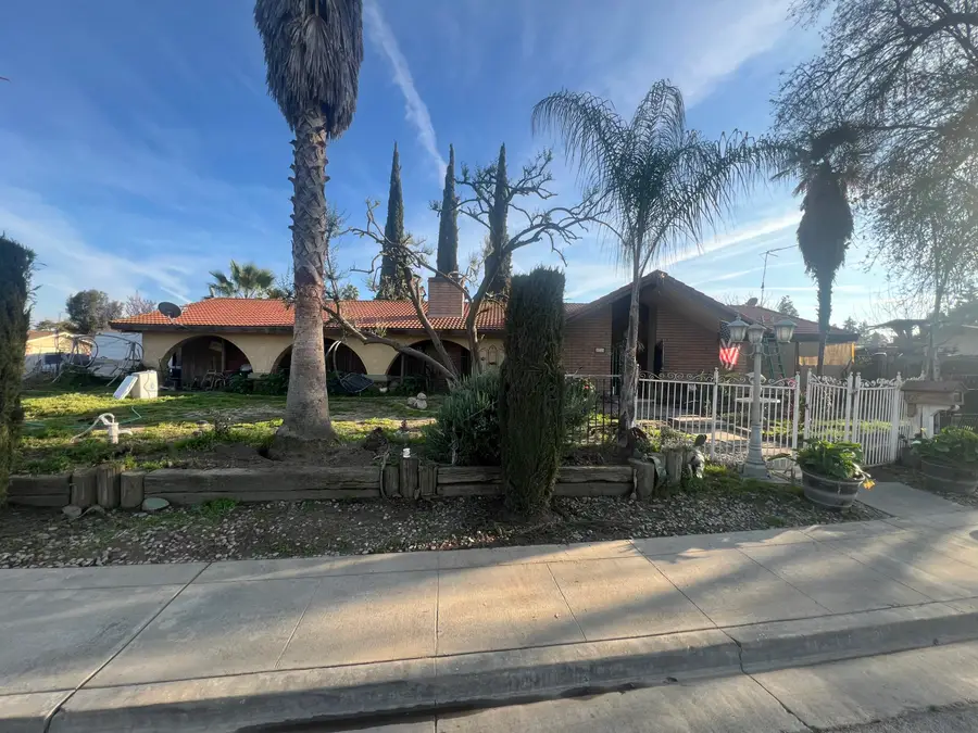 3215 W Coppola Avenue, Visalia, CA 93277 - #2