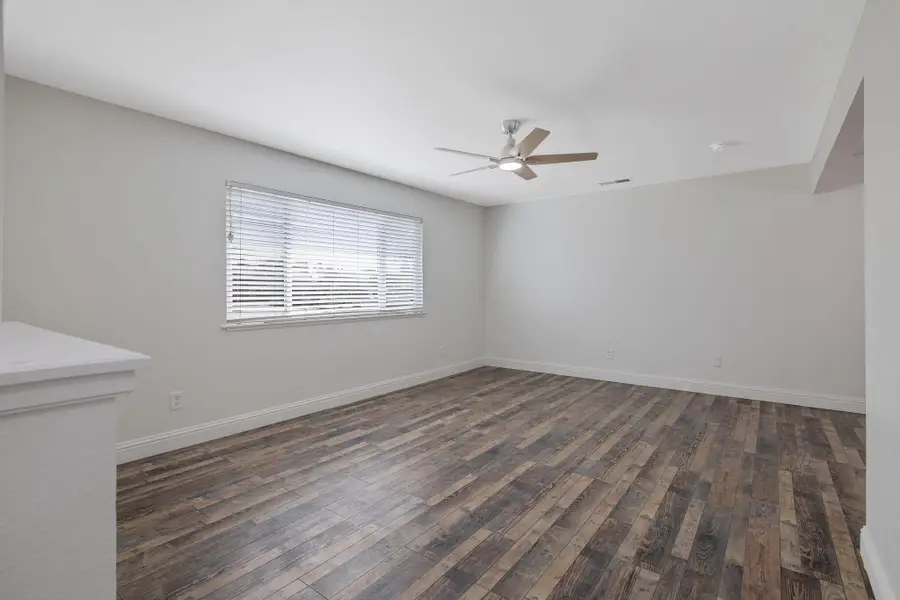 936 W Harter Avenue, Visalia, CA 93277 - #3