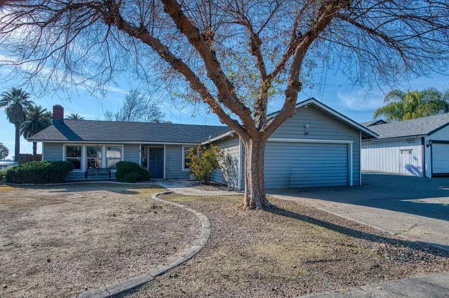 221 N Hillcrest Street, Porterville, CA 93257 - #2