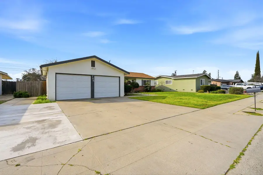 195 E Sandra Avenue, Tulare, CA 93274 - #2