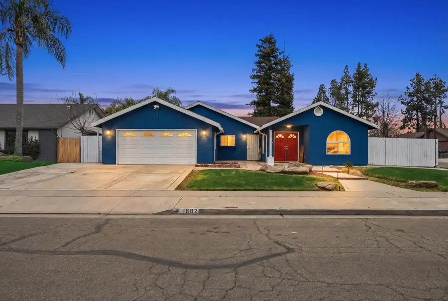 1582 E Ben Franklin Avenue, Tulare, CA 93274 - #3