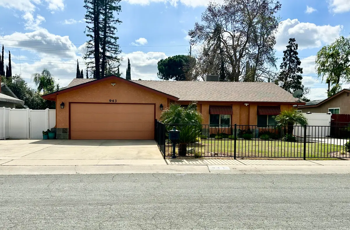 943 W Vassar Avenue, Visalia, CA 93277 - #1