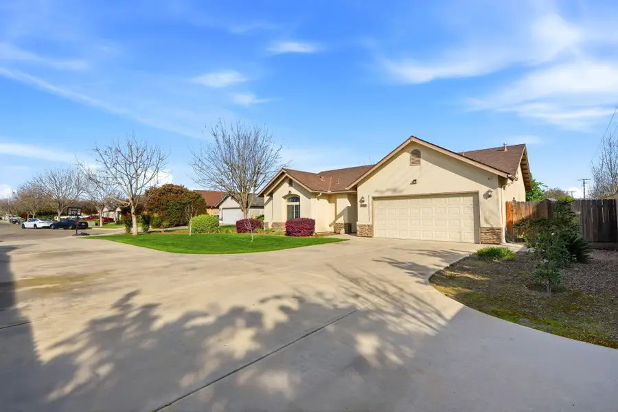 2050 N Charter Oak Court, Visalia, CA 93292 - #3