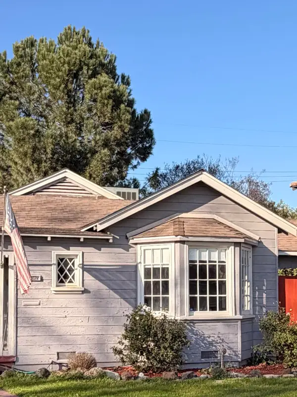 1072 E Sycamore Avenue E, Tulare, CA 93274