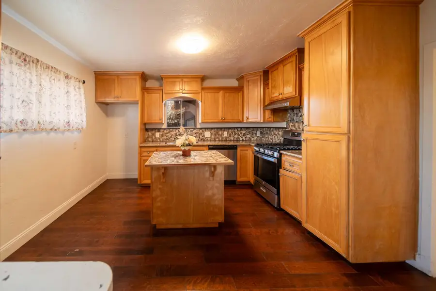 707 W Sonora Avenue, Tulare, CA 93274 - #3