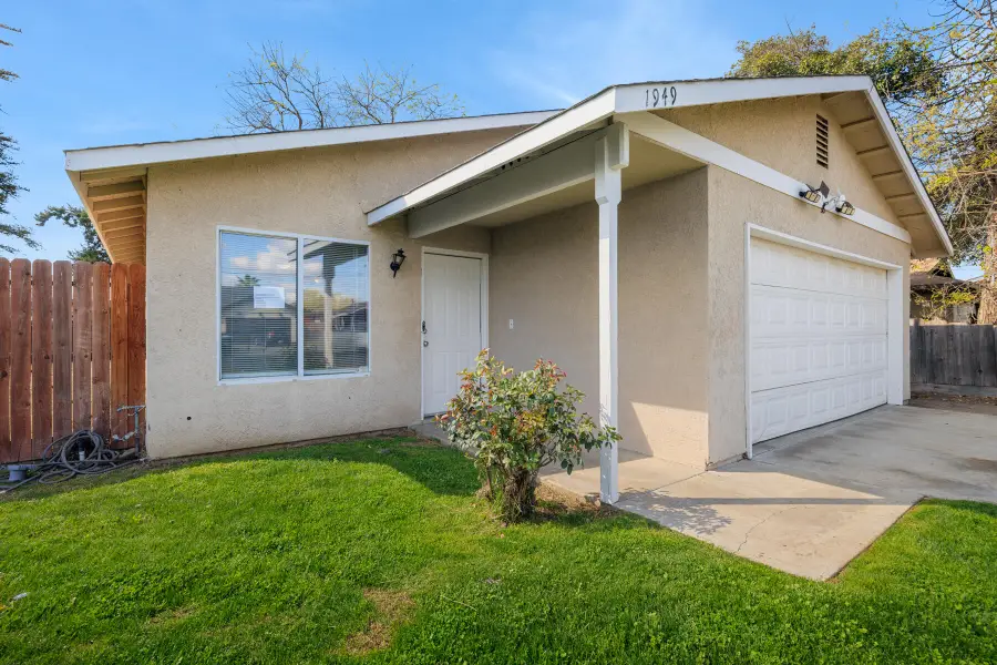 1949 N Court Street, Visalia, CA 93291 - #2