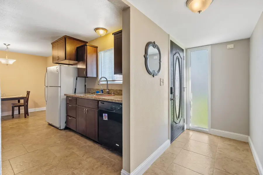 3814 W Judy Avenue, Visalia, CA 93277 - #3