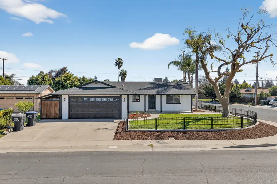 104 N Crumal Street, Visalia, CA 93292 - #2