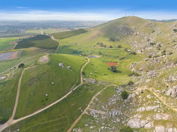 2002 E Olive Avenue, Porterville, CA 93257