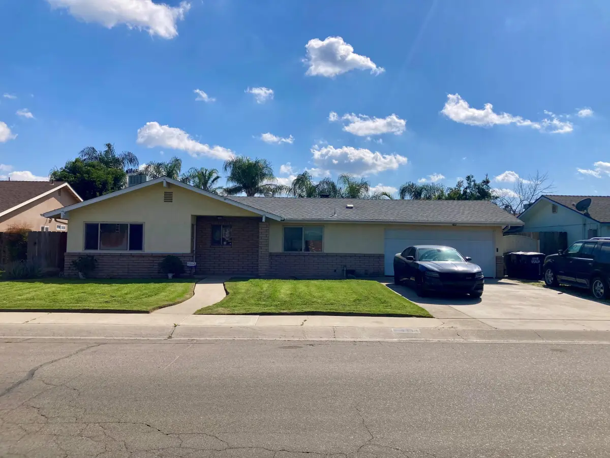 3111 W Russell Avenue, Visalia, CA 93277 - #1