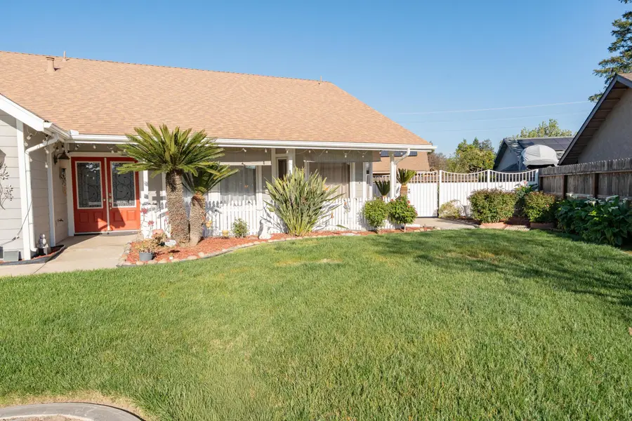 2054 Irving Circle, Tulare, CA 93274 - #3