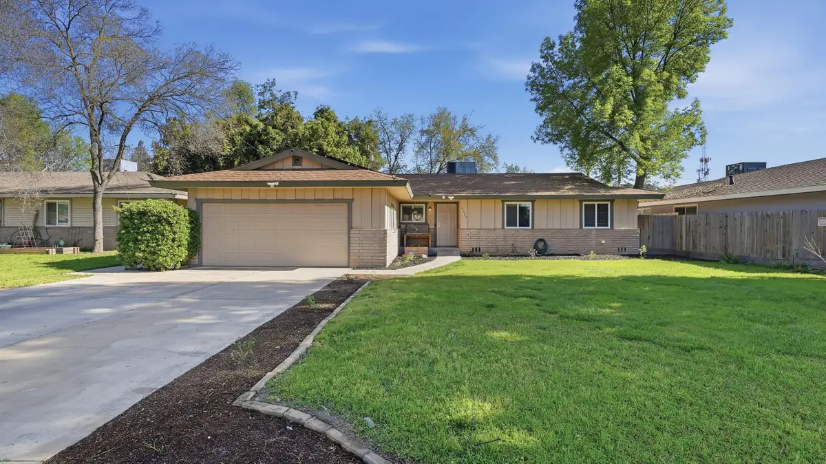 2607 W Dartmouth Avenue, Visalia, CA 93277 - #1