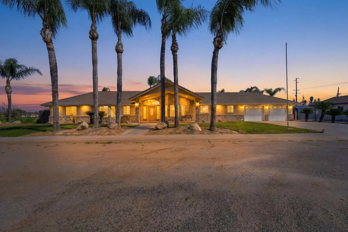 2702 E Goshen Avenue, Visalia, CA 93292 - #1