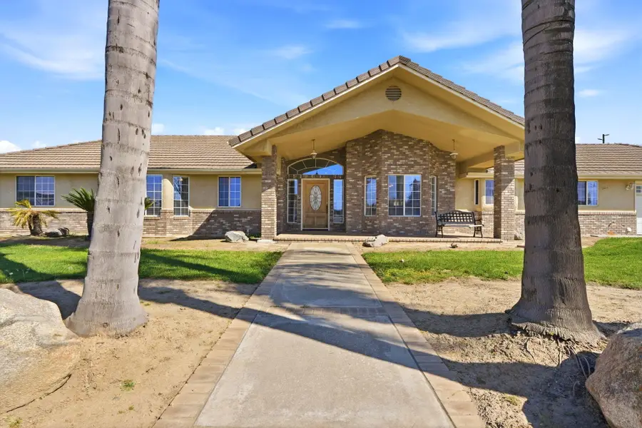 2702 E Goshen Avenue, Visalia, CA 93292 - #3