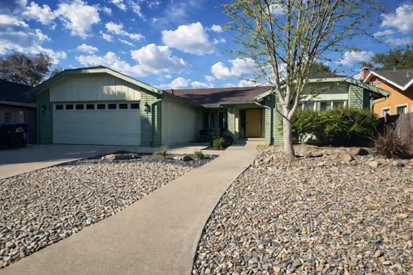 2020 E Four Creeks Court, Visalia, CA 93292