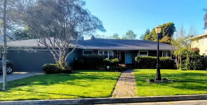 1517 W Kaweah Avenue, Visalia, CA 93277 - #1