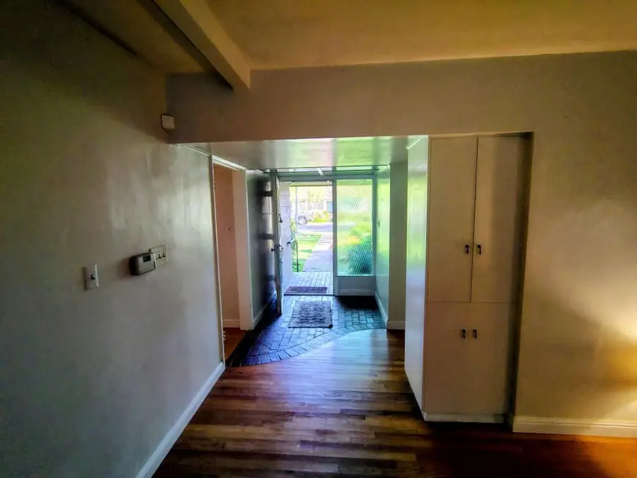 1517 W Kaweah Avenue, Visalia, CA 93277 - #3