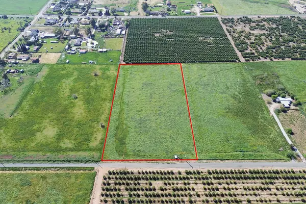 W Baker Street, Porterville, CA 93257